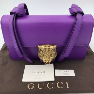 Gucci
Women's Metallic Animalier Leather bag !